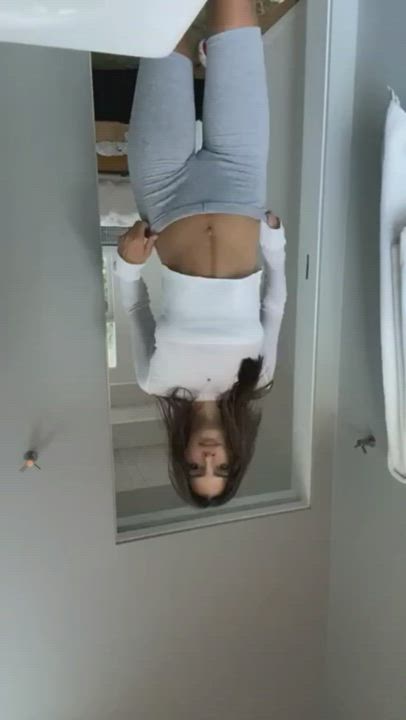 Love to see Emily Ratajkowski showing off her only talents