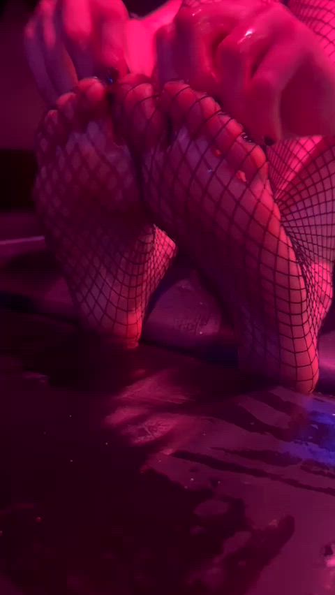Get worshipping bitch (19F)