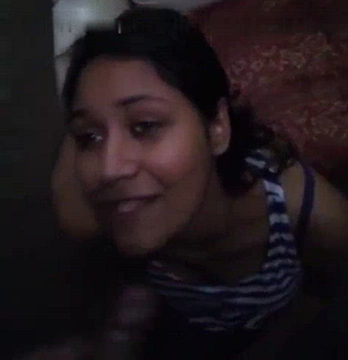 EXTREMELY HORNY BABE GIVING BLOWJOB TO HER BOYFRIEND [LINK IN COMMENT]??