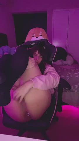 Don’t you wanna keep spanking me? 🍑
