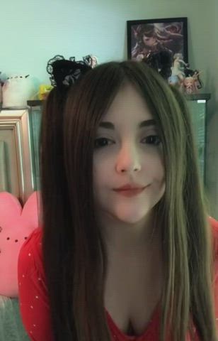 Love my red top :3