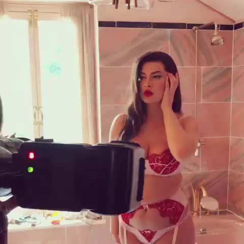 Shoutout to all the girls working on loving their bodies cause that shit is hard
