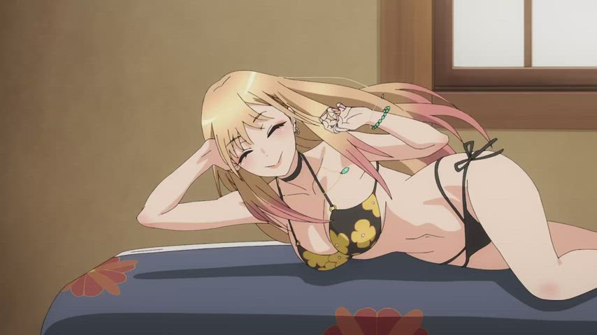 Posing on the futon [Sono Bisque Doll wa Koi wo Suru]