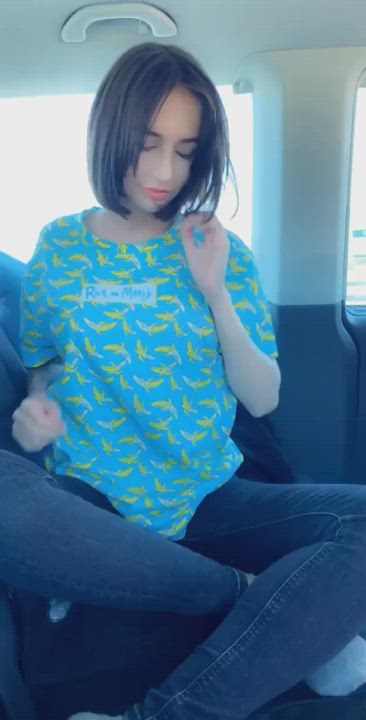 She's flashing on back seats and nobody have noticed