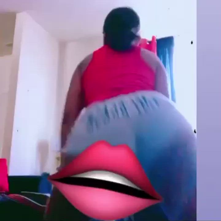 Is this vid fuckinggg hotttt ? Dm or comment if this fat ass slut is fuckingggg hotttt