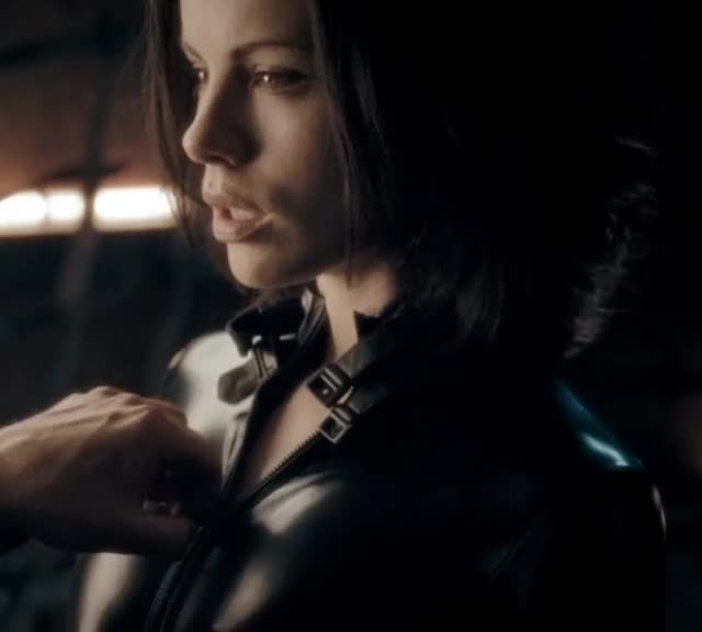 Kate Beckinsale GIF - 22