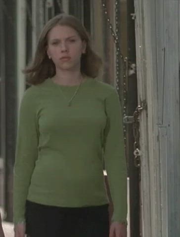 celebrity jiggling scarlett johansson gif