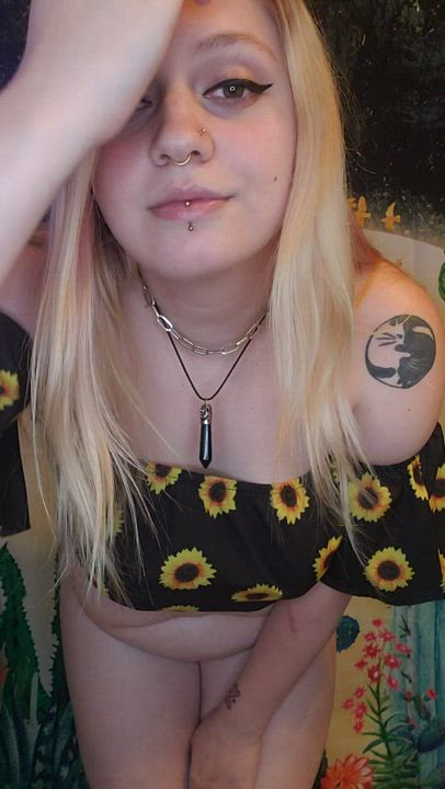 Little sunflower surprise 🌻😘