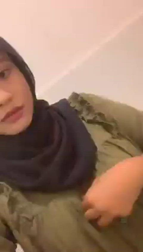 boobs hijab selfie gif