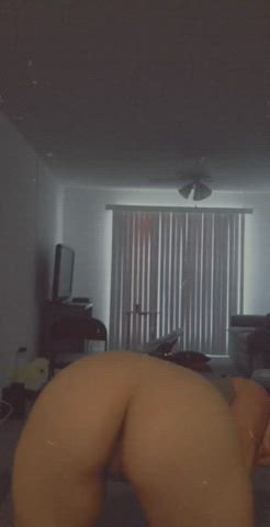 Daisy loves twerking naked