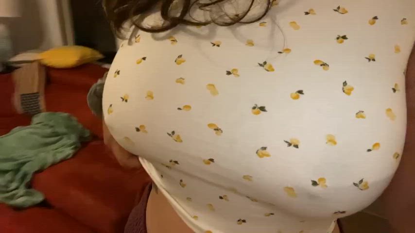 Peak-a-boob