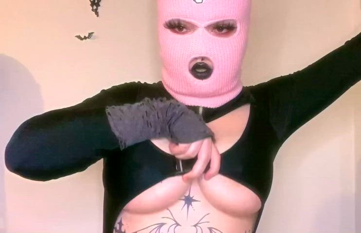 What would you do if I broke into your house like this?😈