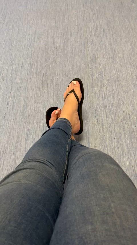 bbw feet feet fetish foot foot fetish foot worship onlyfans flip-flops-fetish gif