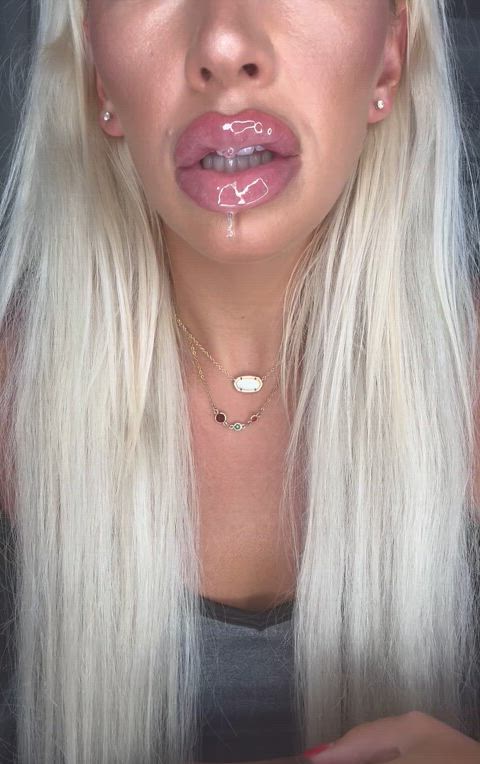 amateur blonde lips lipstick lipstick fetish milf onlyfans amateur-girls gif