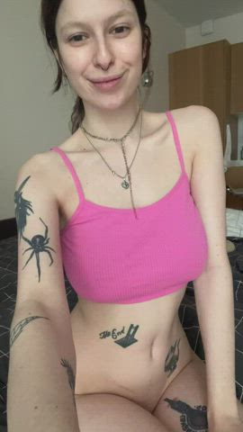 Dropping boobs with a cute smile