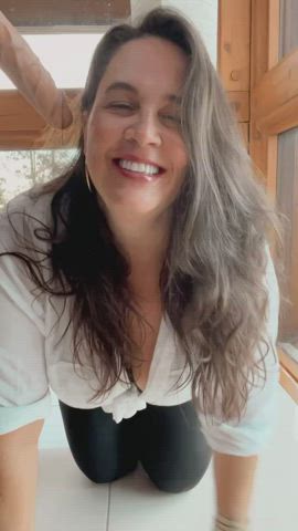 Sensual deep throat by Lou the buxom milf