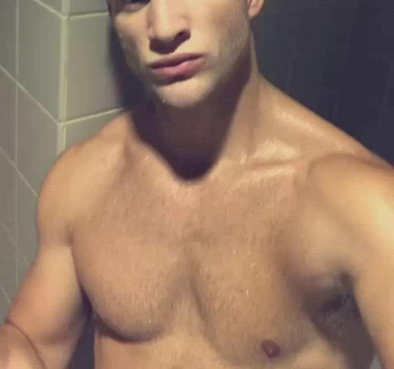 Who wants to join me on the shower after practice? 😈