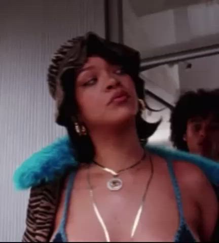 Rihanna finer the thicker she gets