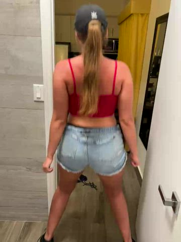 Cutie w a booty
