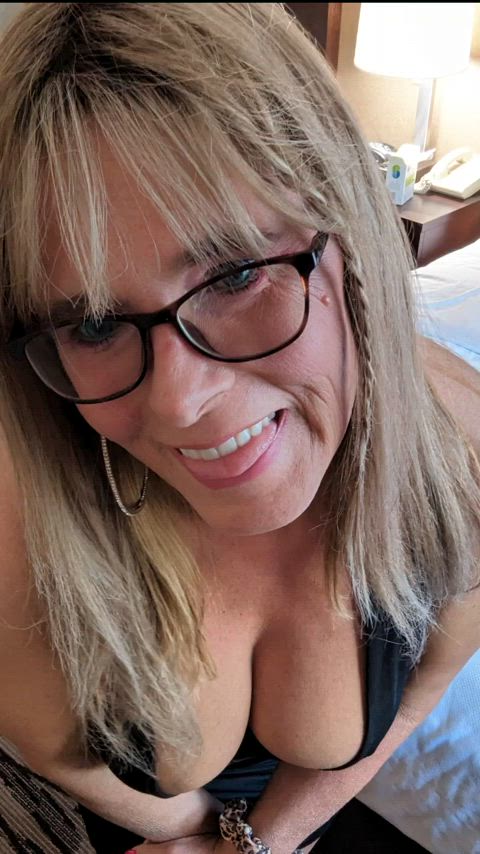 Today is my birthday!! 🥳 Presents are acceptable 😜 🎁🎁🎁😍 Some clips