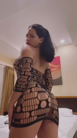 Would you fuck me raw or use a condom? 😩