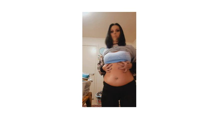 Late night MILF titty drop;))