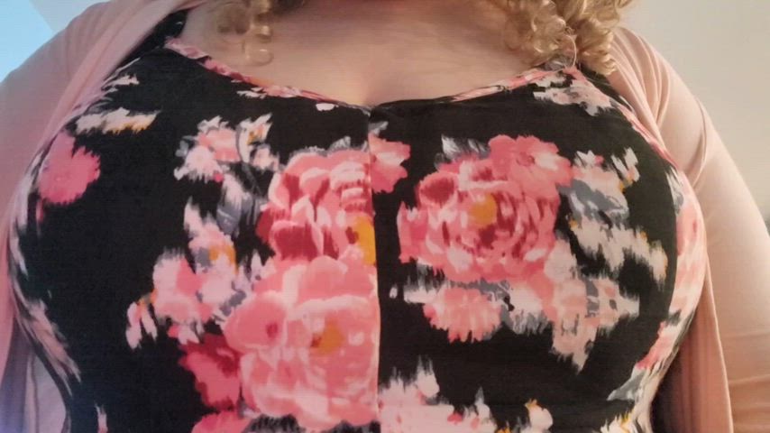 big tits blonde busty chubby cleavage curvy homemade jiggling natural tits tits gif