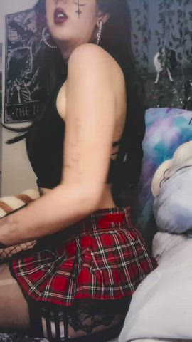 goth schoolgirl bounces for you [f26] [oc]