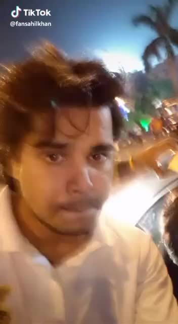  #love #srk #king #dubai #london #KKR #fansahilkhan #khan jab fan meet with his dream