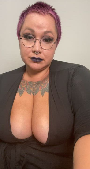 Come help me bounce these (36 and horny) 🤓