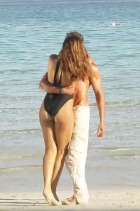 Compilation of Deepika Padukone's dusky beautiful booty show in "Ishq Jaisa