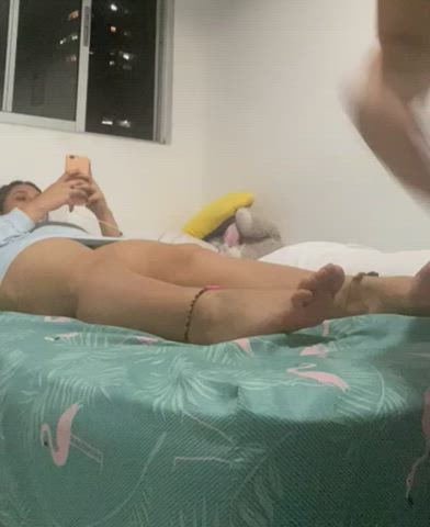 I make my sister put away her phone (23F) Colombia