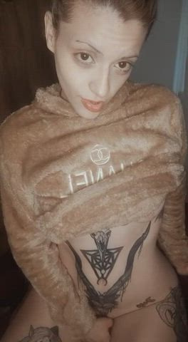 Hello !! My name is Estefania and I'm new to Reddit, if you're interested in meeting