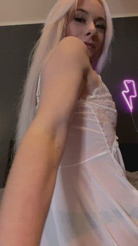 i will fuck myself with a wooden spoon if someone wants to fuck me rn