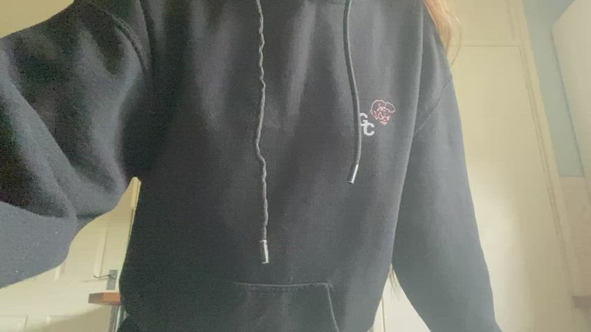 No need for bras with tits this small ;)