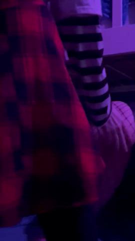 Look at how he prepares my bussy