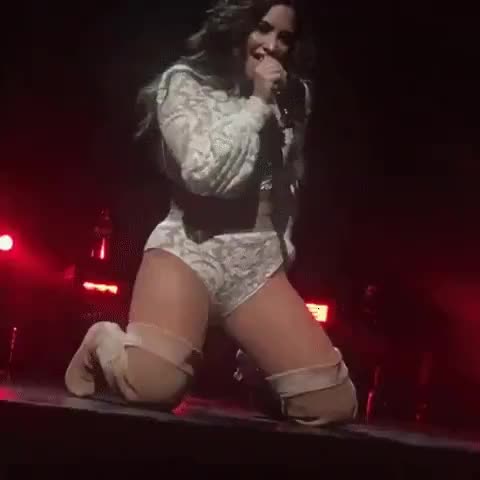 Demi Lovato Grinding