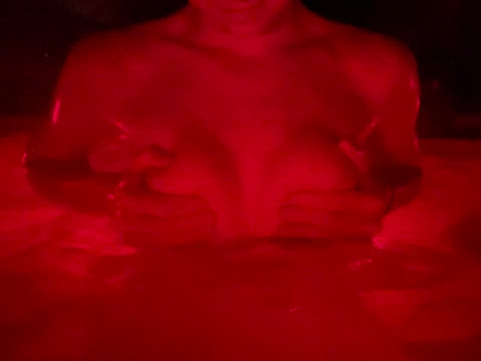 Me just playing with the bitties in the hot tub ?