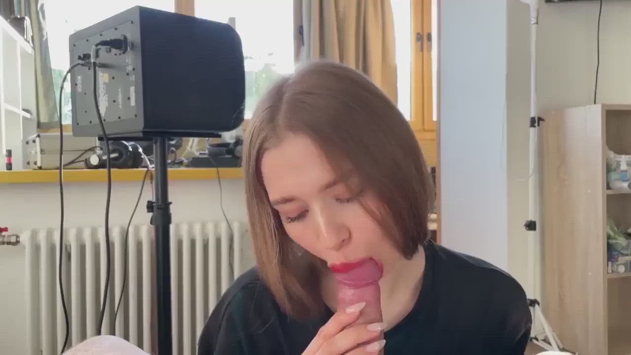 Blonde Blowjob Blue Eyes Eye Contact Lipstick POV Sucking Teen gif