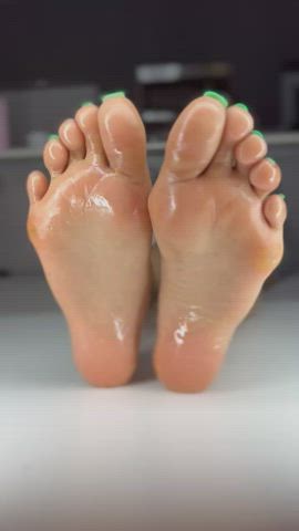 Who wants to clean my soles off? 😍💕💦
