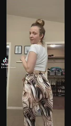 ass booty jiggling karla kush shaking gif