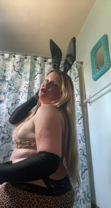 don’t mind me, baddie bunny alterego who’s found her new fav sub ? ? happy easter