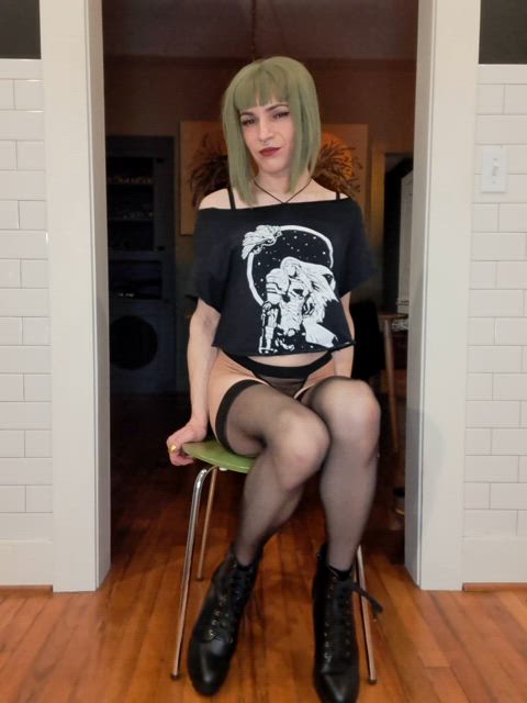 Please eat me out first?