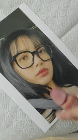 Cumshot on Lisa with glasses