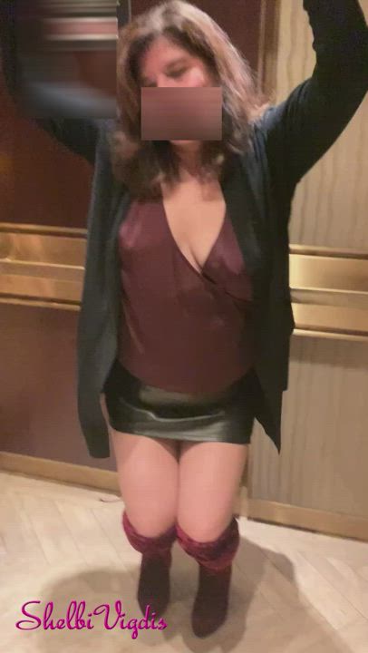 [50] - Flashing my tits and ass in an elevator