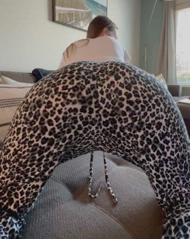 Yeah, you like my little trashy pants don’t you? 😉