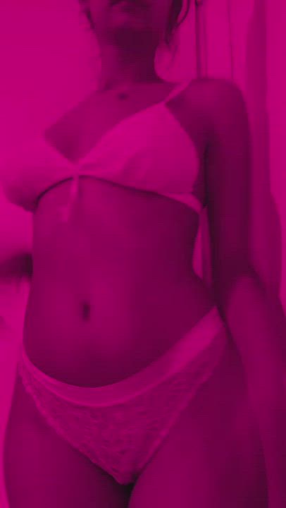 I'm 18! ? LOTS of content on my page ? HONEST cock ratings ? Dirty sexting ? Customs