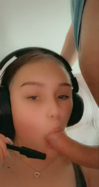 Amateur Blowjob Deepthroat Gamer Girl Teen gif