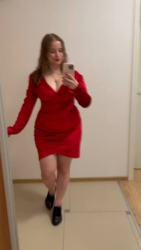 What if I told you there was no underwear under the dress?😋