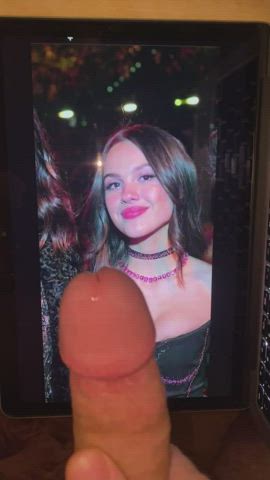 Olivia Rodrigo gets her face completely covered in a thick glob of cum 🥵 🥵